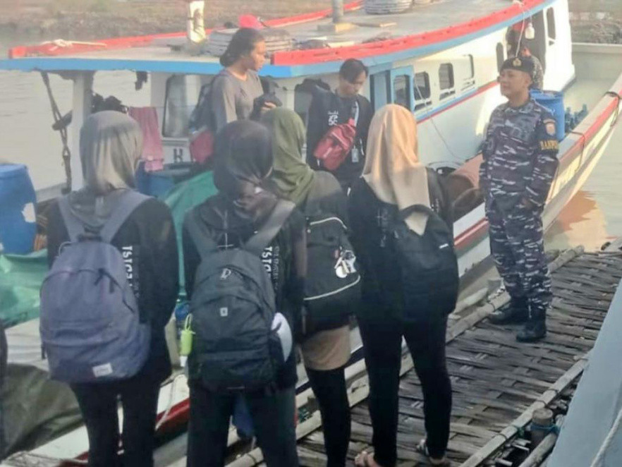 Mahasiswa Unsoed Sambangi Pos TNI AL Karangsong Cirebon, ini Tujuannya