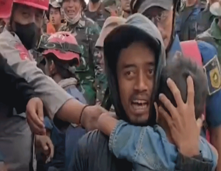 Subhanallah.. 3 Hari Tertimbun Reruntuhan Bangunan Gempa Cianjur, Bocah 7 Tahun Selamat