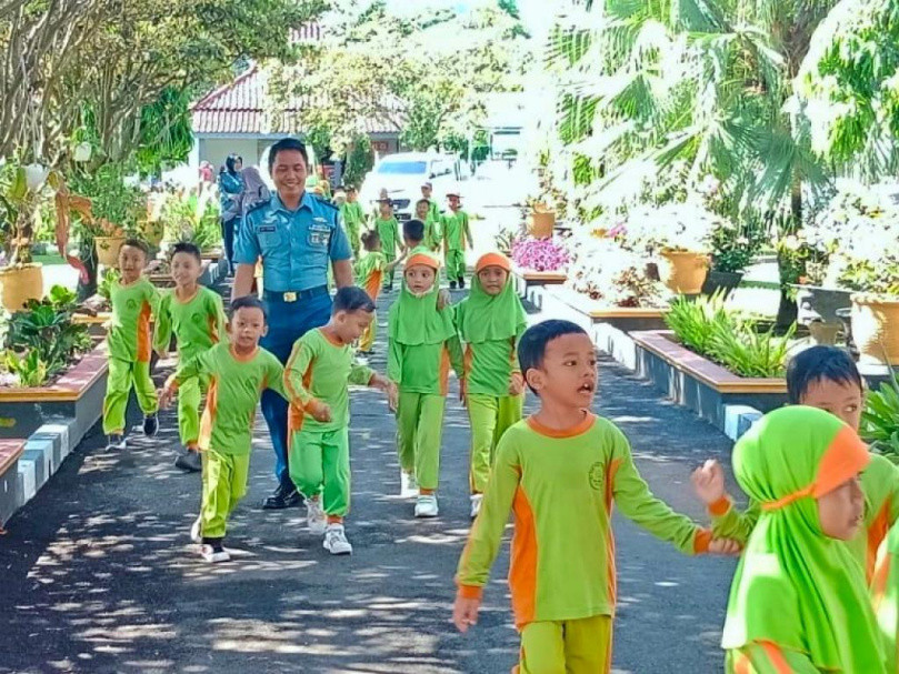 Kenalkan TNI AL Sejak Dini, Bocah-bocah PAUD Ceria Kunjungi Lanal Cilacap