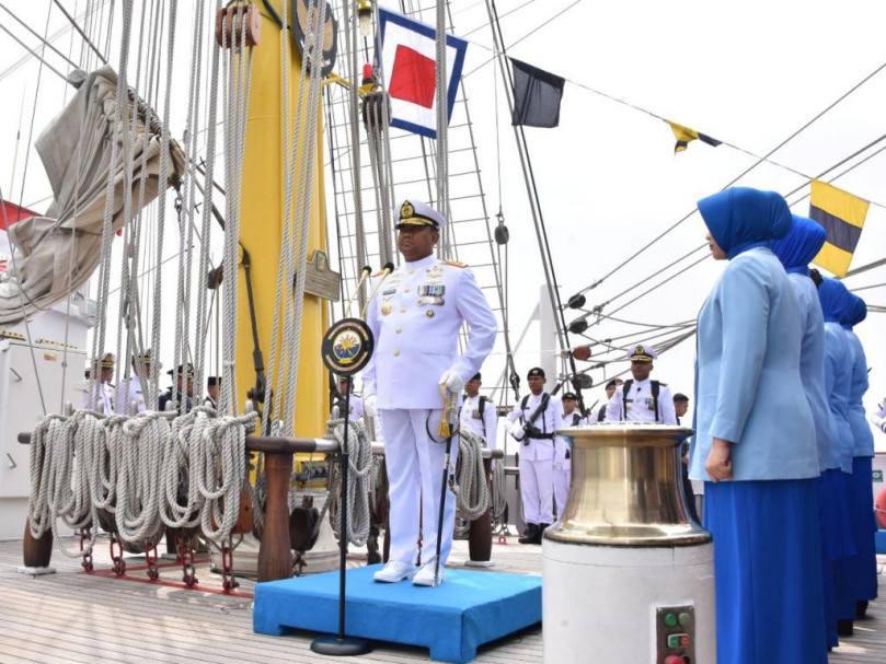 Mengenang Komodor Yos Sudarso, Prajurit TNI Tabur Bunga dari Atas KRI Bima Suci