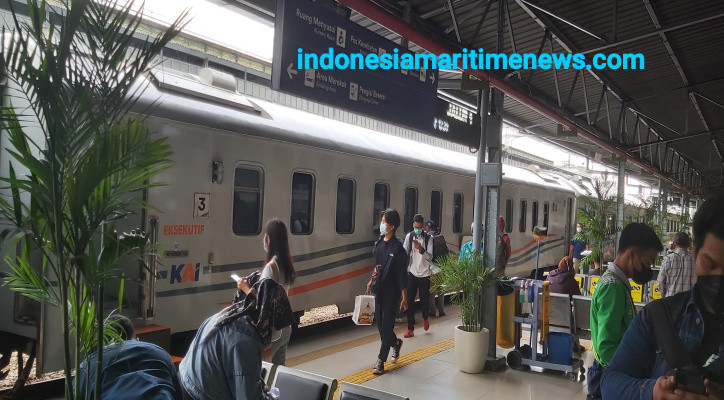 Ini langkah Stasiun Gambir dan Senen Mengurai Penumpukan Penumpang Arus Balik Lebaran