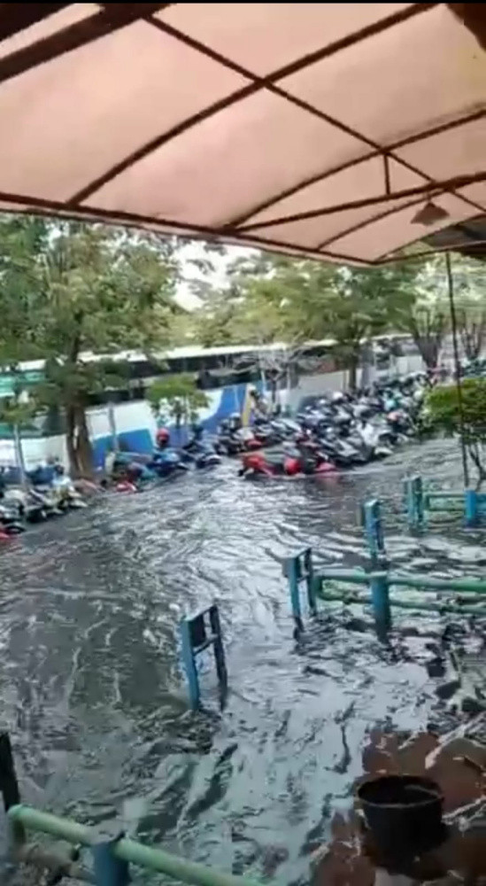 Waduh, Pelabuhan Tanjung Emas Semarang Tenggelam